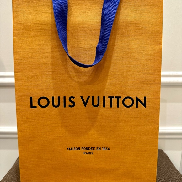 Authentic LOUIS VUITTON gift bag, box with tissue, ribbon, card/envelope, sleeve - Picture 13 of 16